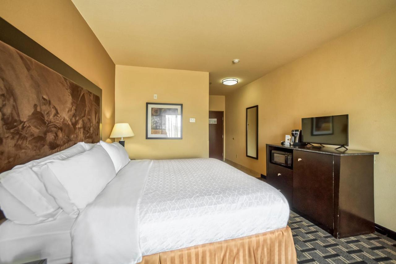 Hotel Express And By Ihg Beeville